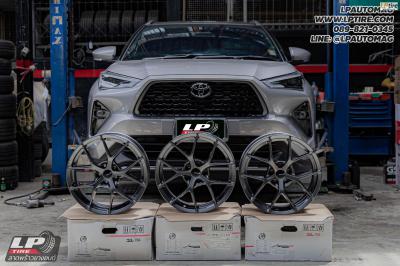 รถ - TOYOTA YARIS CROSS ล้อแม็ก - EmotionR FRX BY LENSO สี Dark Gun สเปค - 17x7.5 ET35 5x100
ยาง - YOKOHAMA AE61 เบอร์- 215/60 R17